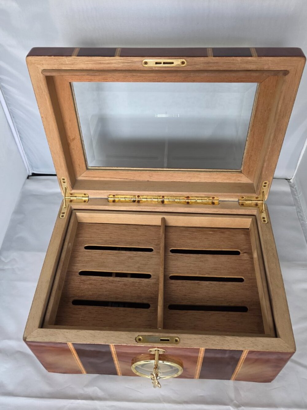 Desktop Humidor - Picture 3 of 16